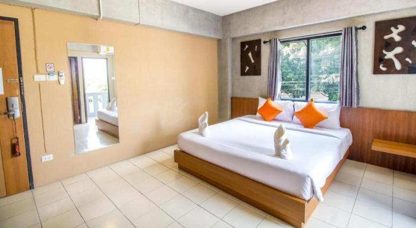 Hotel B2 Santitham Chiang Mai Esterno foto