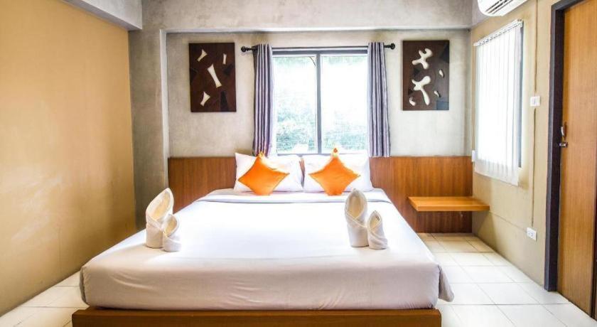 Hotel B2 Santitham Chiang Mai Esterno foto