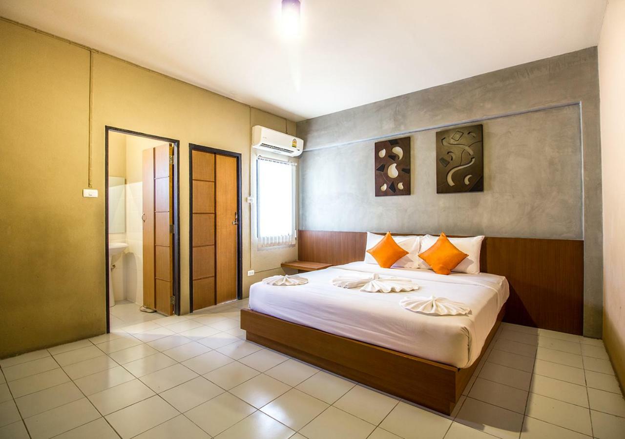 Hotel B2 Santitham Chiang Mai Esterno foto